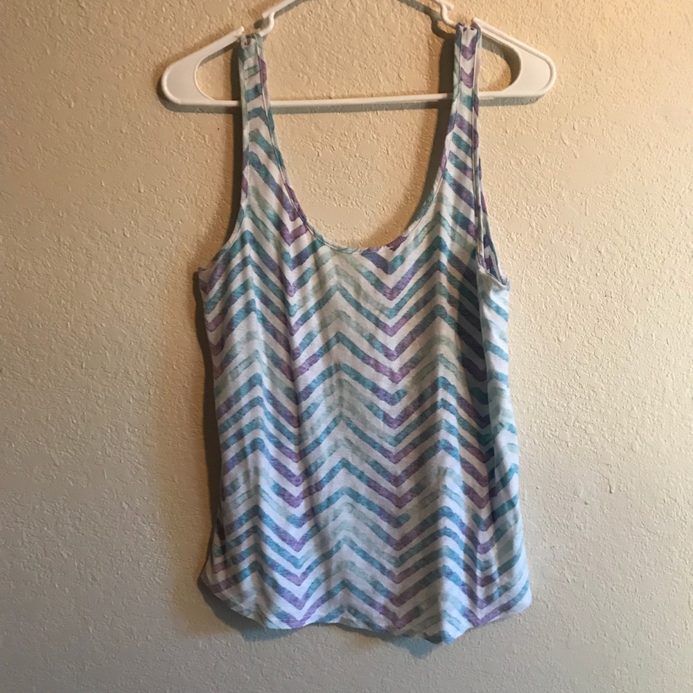 Chevron print scoop back tank🍋